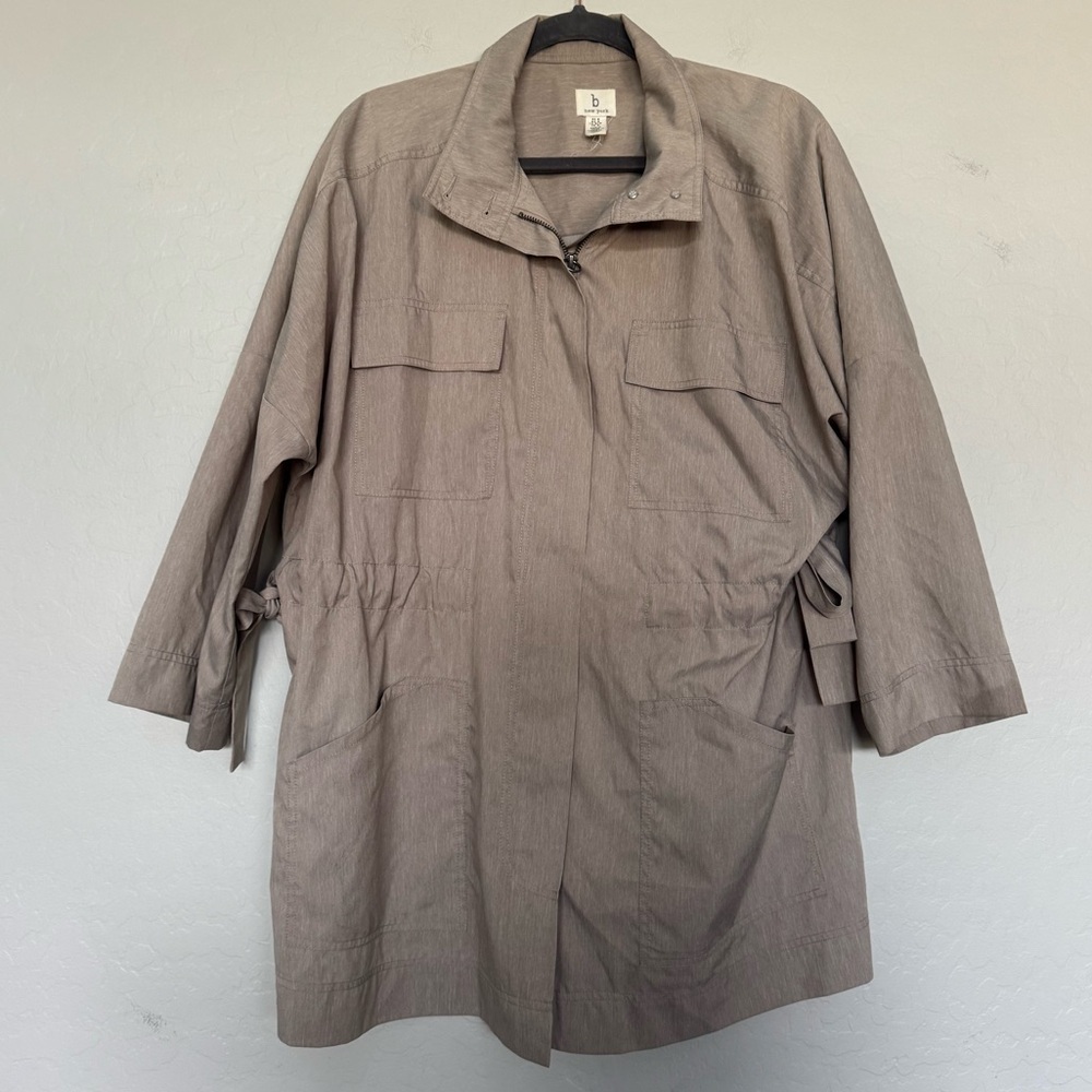 B New York lightweight jacket size medium